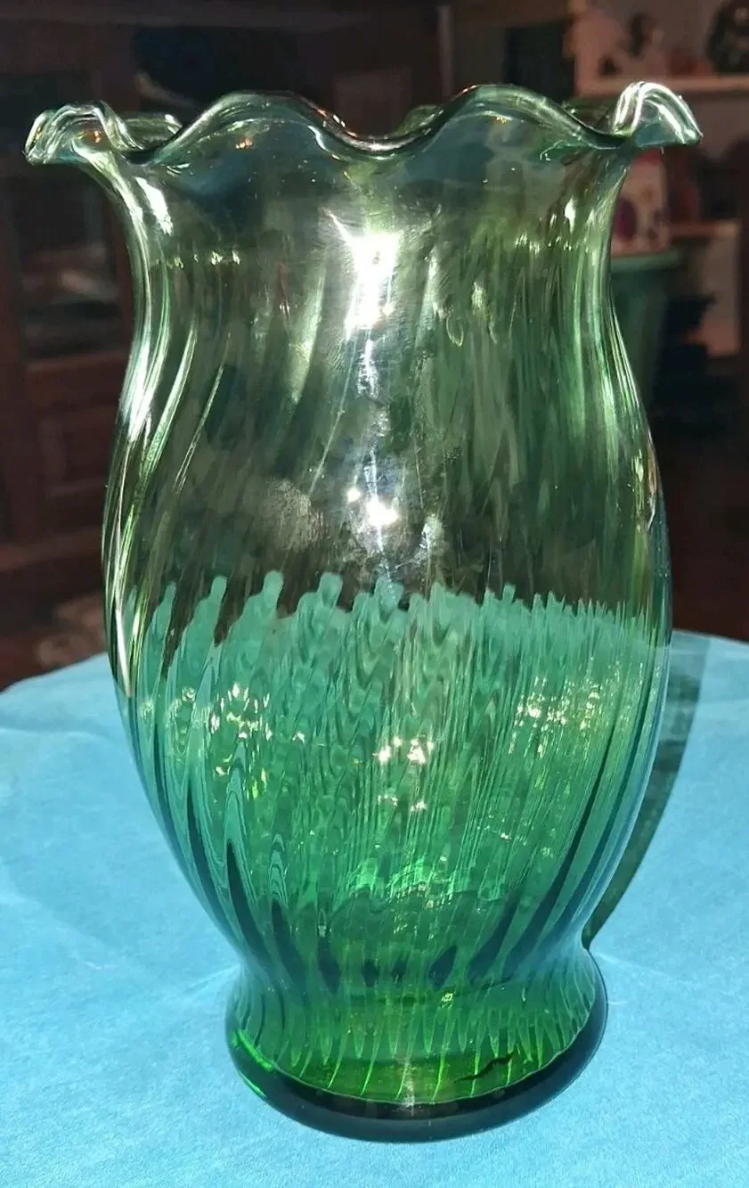 Vintage Anchor Hocking Ruffled Soft Rimmed Vase